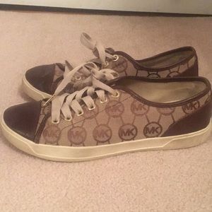 LIKE NEW Michael Kors casual sneaker